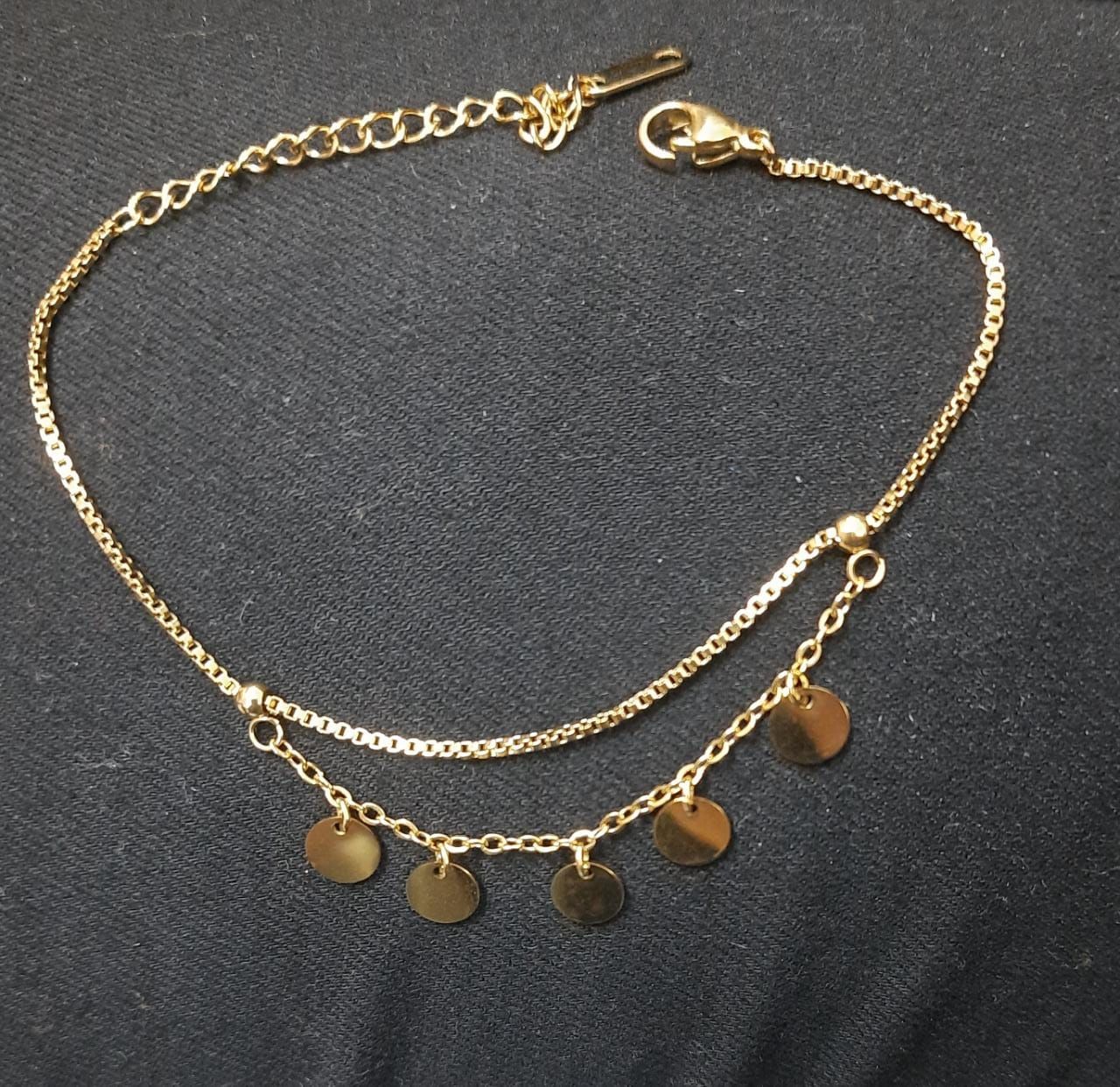 Customer photo review of Tiny Plates Bracelet- 18k Gold Plated