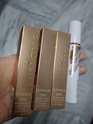 Customer photo review of O.TWO.O 2 IN 1 LIP GLAZE AND LIPSTICK