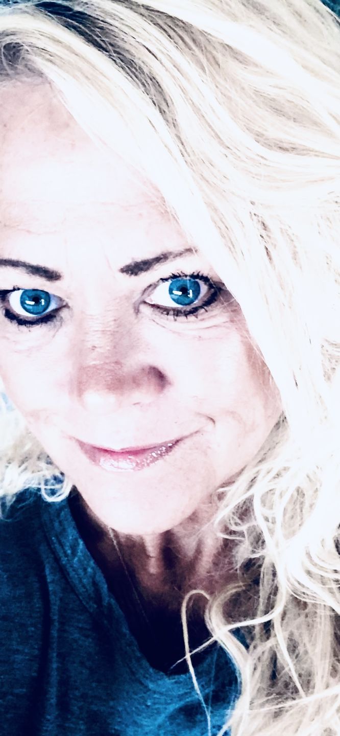 Customer photo review of New York Blue Prescription Colored Contact Lenses