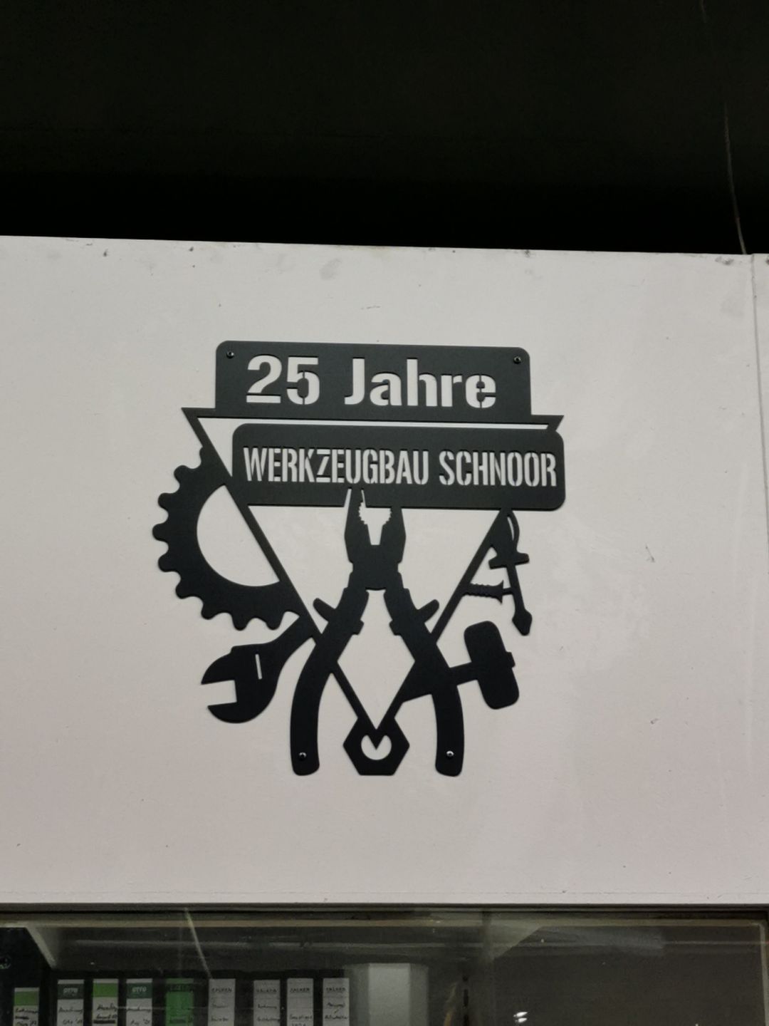 Customer photo review of Werkstattschild - Dreieck aus edlem Stahl (personalisierbar)