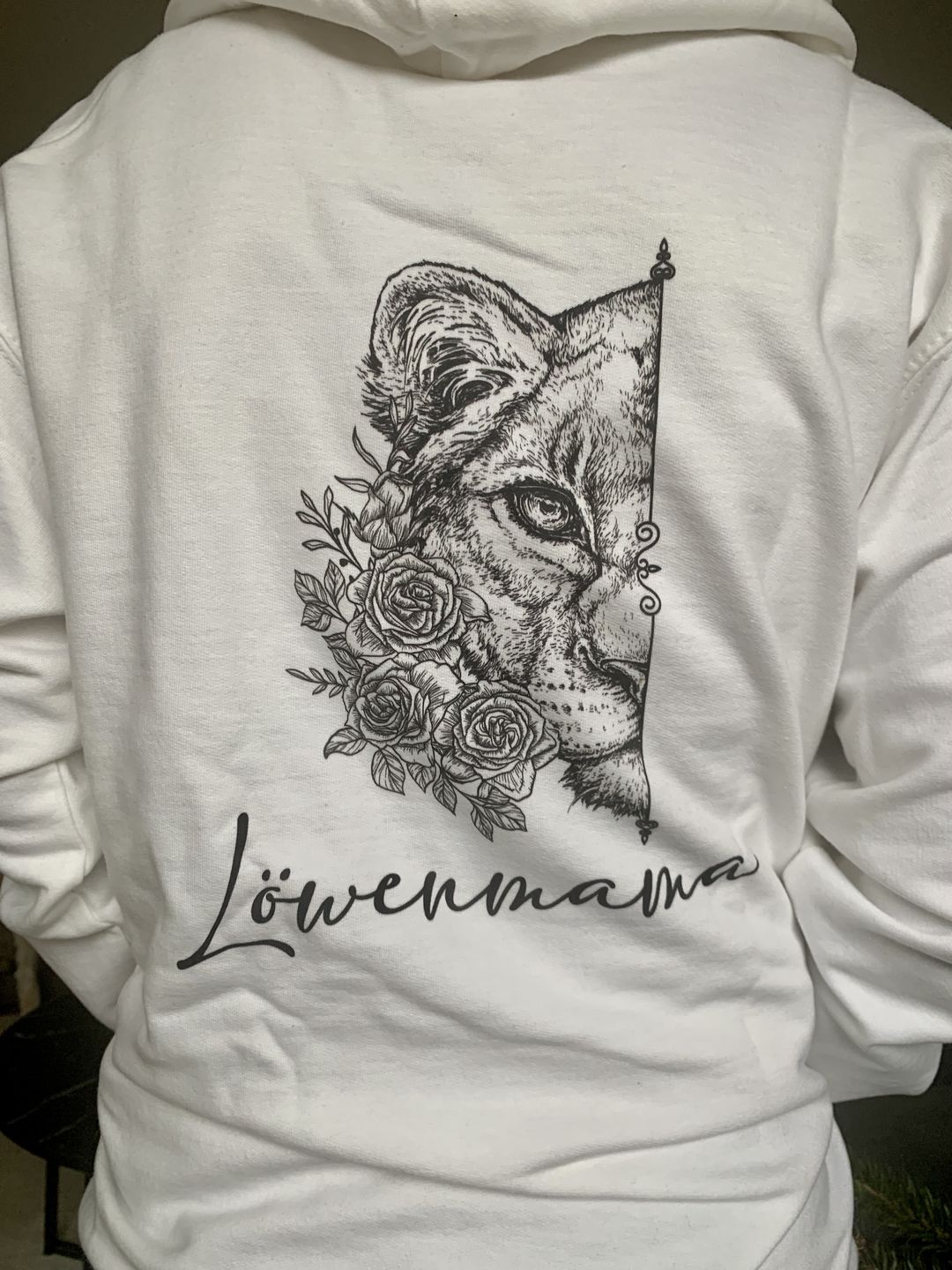 Customer photo review of Löwenmama Backprint  - Hoodie