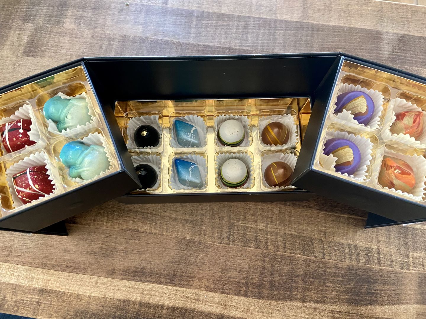 Customer photo review of Holiday 16 piece box