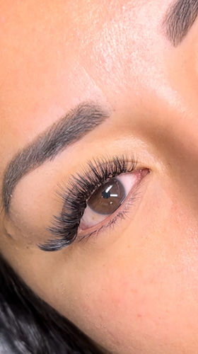 Customer photo review of 0.03 CASHMERE NOIR COLLECTION VOLUME LASHES SINGLE LENGTH 8-18MM