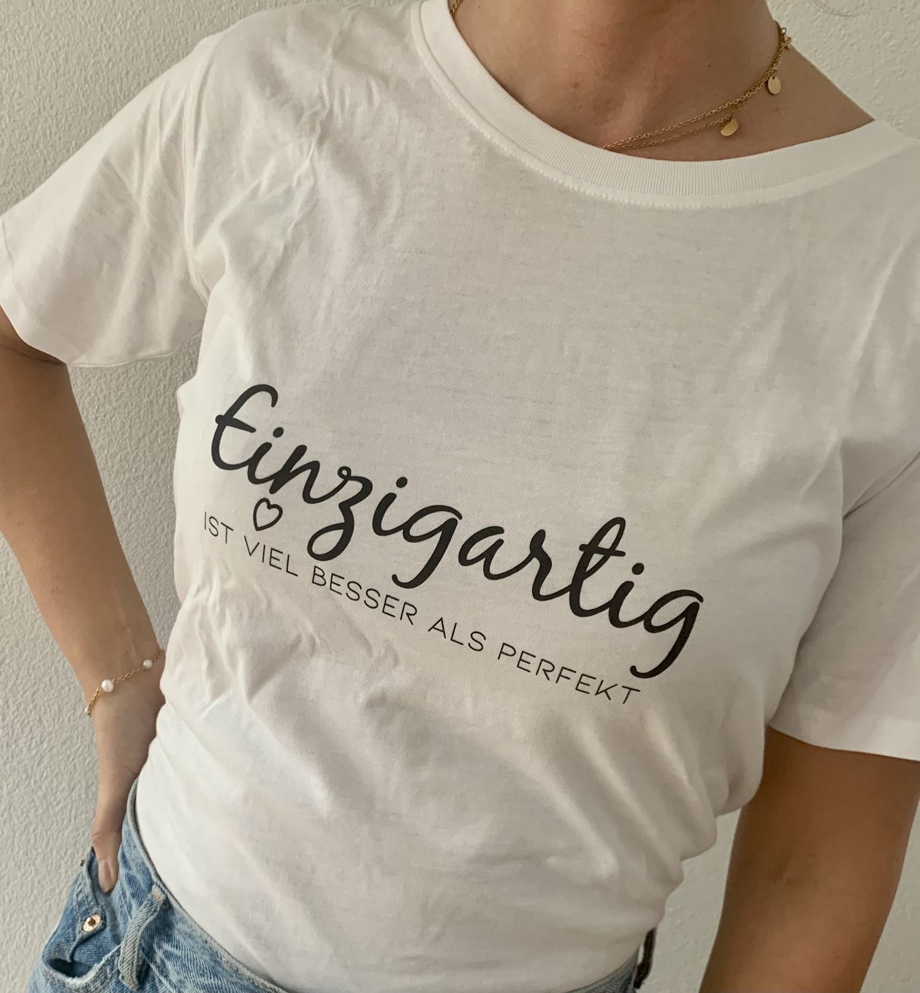 Customer photo review of Einzigartig ist viel besser als Perfekt  - Damen Premiumshirt