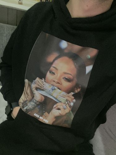 Customer photo review of Felpa hoodie KMA Rihanna