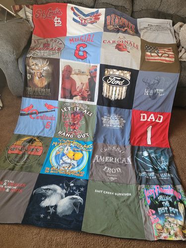 T-shirt quilt featuring st louis cardinals by Peggy from IL