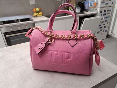 Customer photo review of Borsa Bauletto Eloise XL con catena fiocco (Personalizzabile)