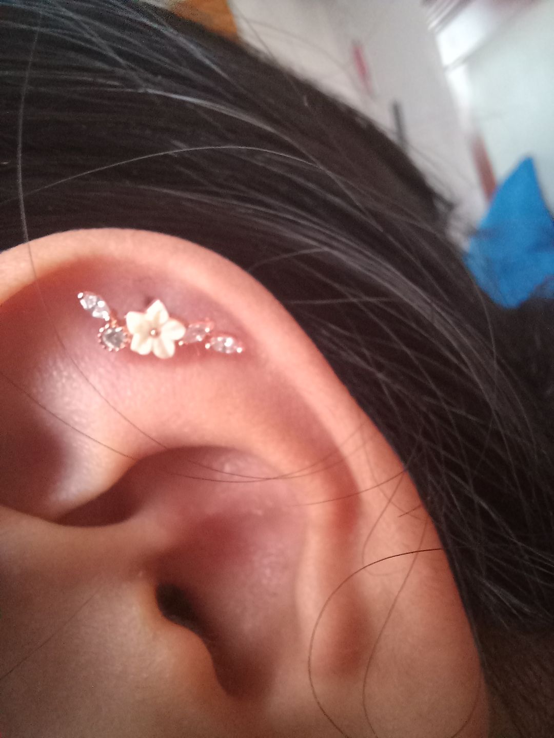 Customer photo review of Piercing de Florecita con Zirconias