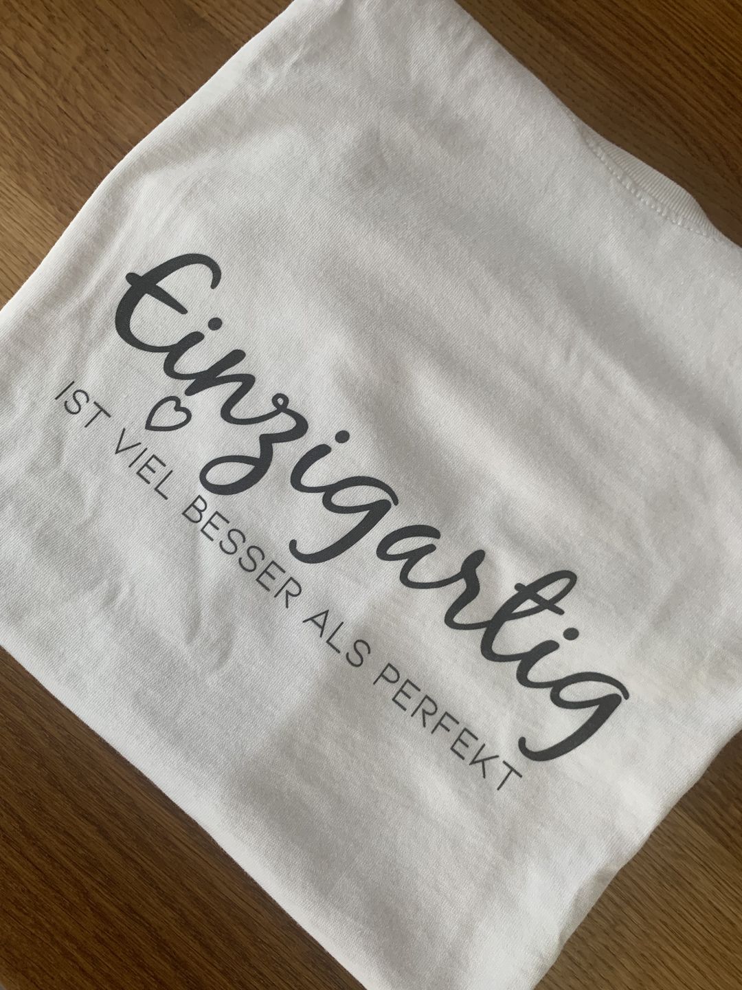Customer photo review of Einzigartig ist viel besser als Perfekt  - Damen Premiumshirt