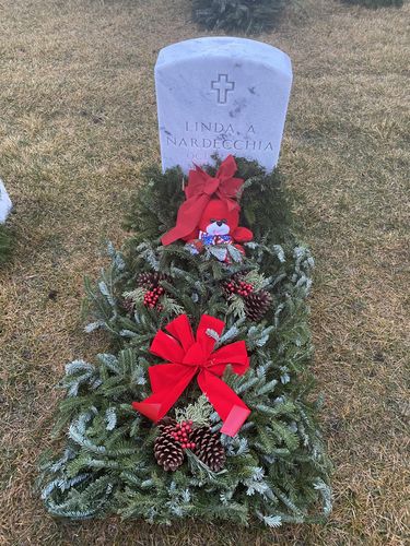 Customer photo review of Fresh Natural Christmas Grave Blanket