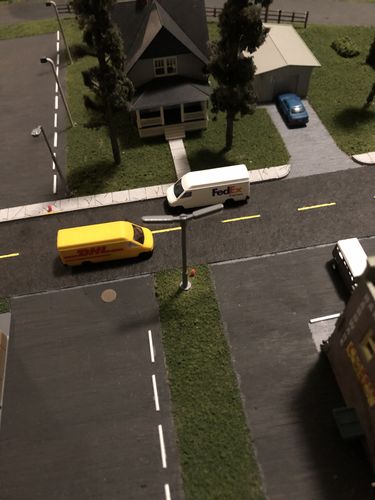 Customer photo review of Busch Gmbh & Co Kg 8304 Mercedes-Benz Sprinter Cargo Van 2-Pack - Assembled -- 1 Each: FedEx & DHL, N Scale