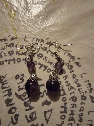 Customer photo review of BOUCLES PENDANTE AMETHYSTE