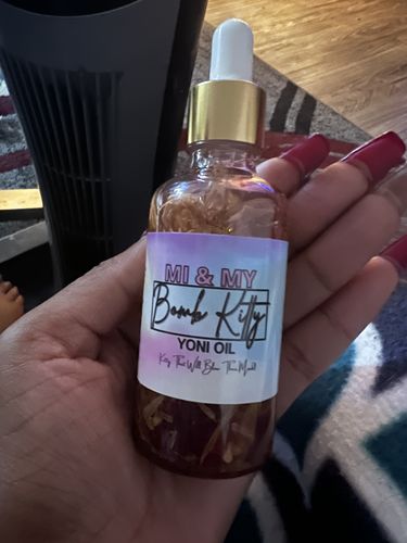 Customer photo review of Bomb Kitty Yoni Oil