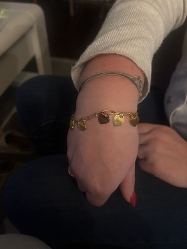 Customer photo review of LOANYA Armband mit personalisierten Herzanhängern