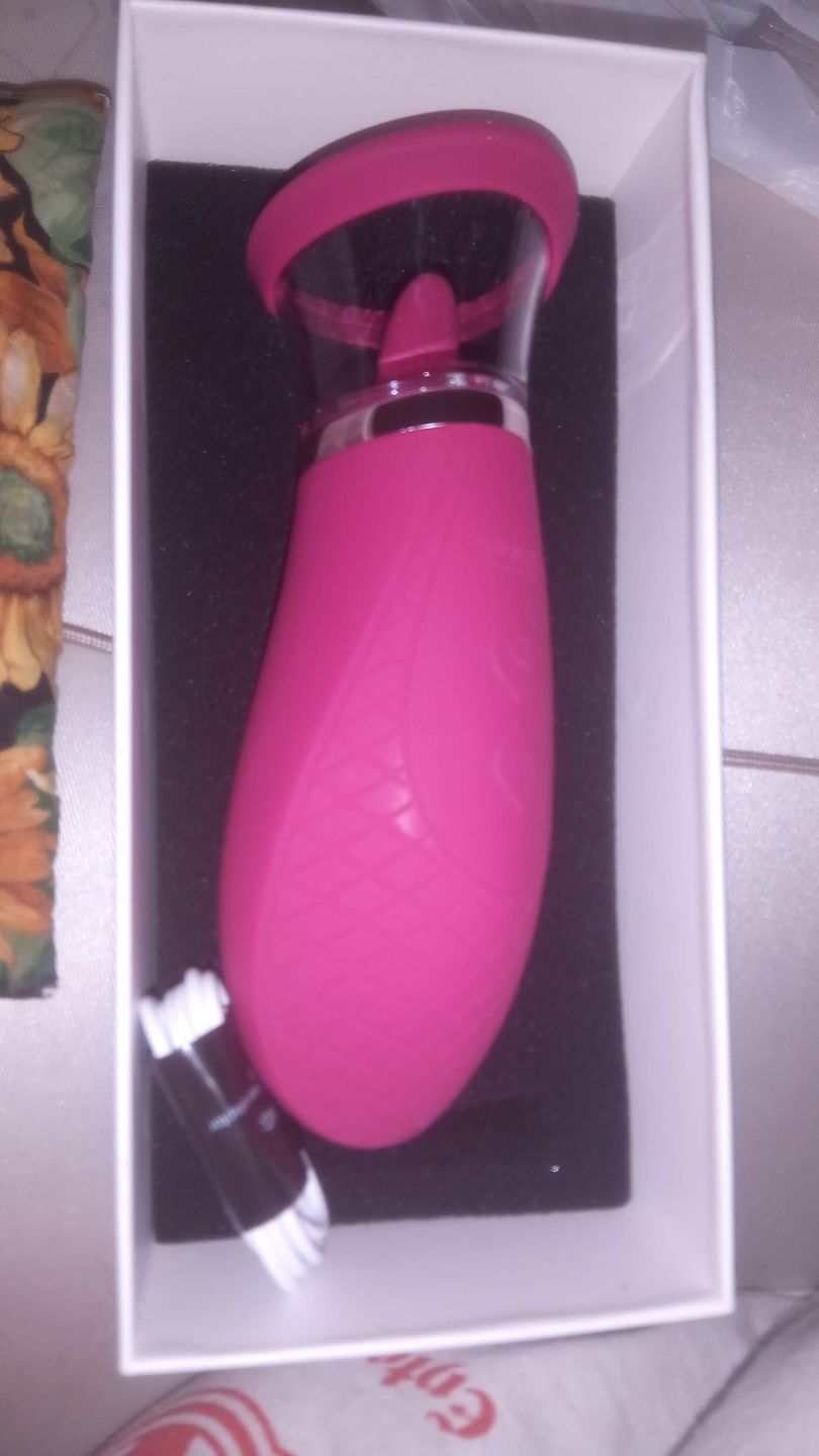 Customer photo review of SCIONESS Sucking and Licking Clitoral Stimulator