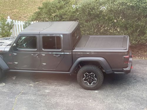 Customer photo review of Jeep Gladiator PRO Retractable Tonneau Cover