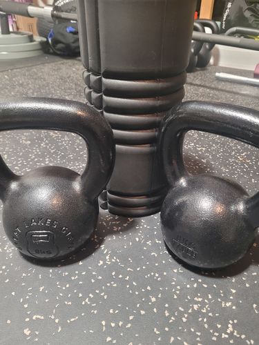 Customer photo review of 8kg / 18lbs E-coated Cast Iron Kettlebell