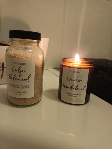 Customer photo review of "Winter Wonderland" Cranberry, Cinnamon & Orange Soy Candle in Amber Jar