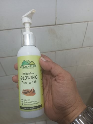 Customer photo review of Glowing Face Wash – Controls Excess Oil, Fades Tan, Clarifies Impurities & Reveals Glowing Complexion