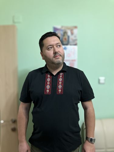 Customer photo review of Мъжка тениска с яка бродирана с шевица "Пазител"