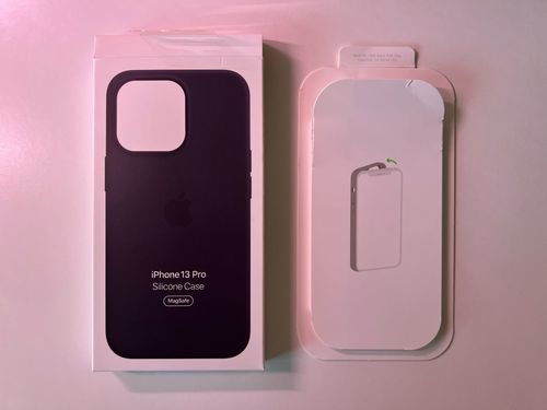 Customer photo review of iPhone Leather Case with MagSafe