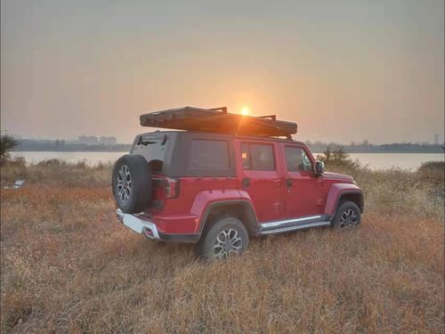 Customer photo review of Clam Shell  Outdoorsman XL Plus  Roof Top Tent