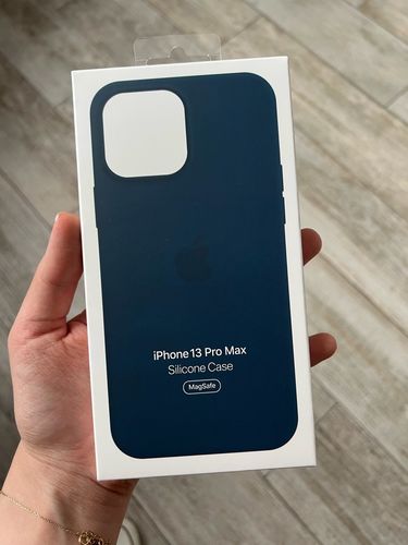 Customer photo review of iPhone Leather Case with MagSafe