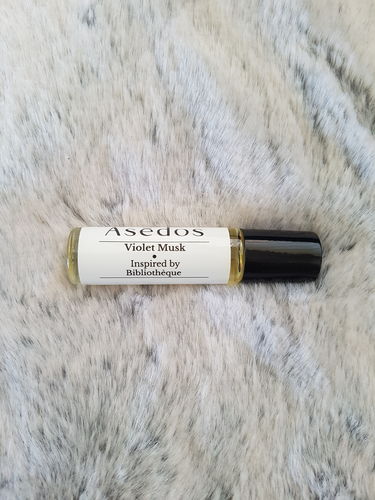 Customer photo review of VIOLET MUSK PERFUME OIL