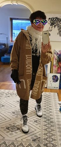 Customer photo review of Lockere lange Strickjacke mit Buchstabendruck