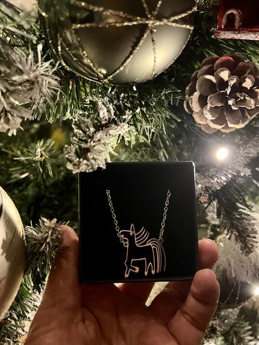 Customer photo review of LOANYA persönliche Kinderzeichnung als Halskette oder Anhänger