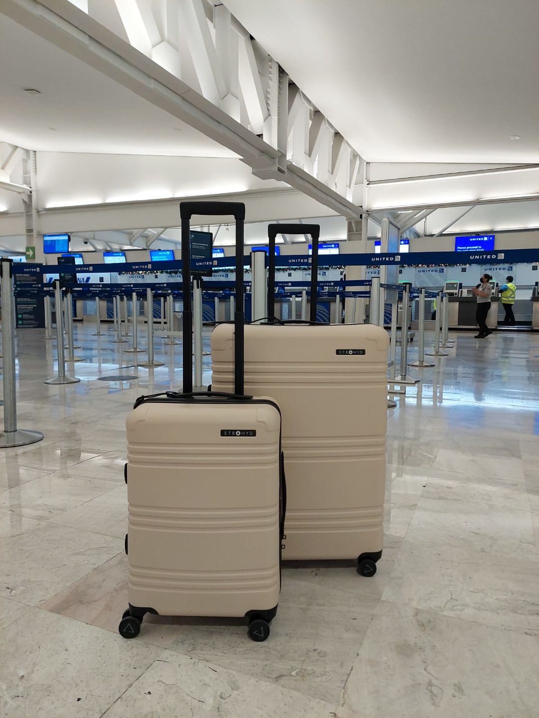 Customer photo review of Maleta Check—In .1