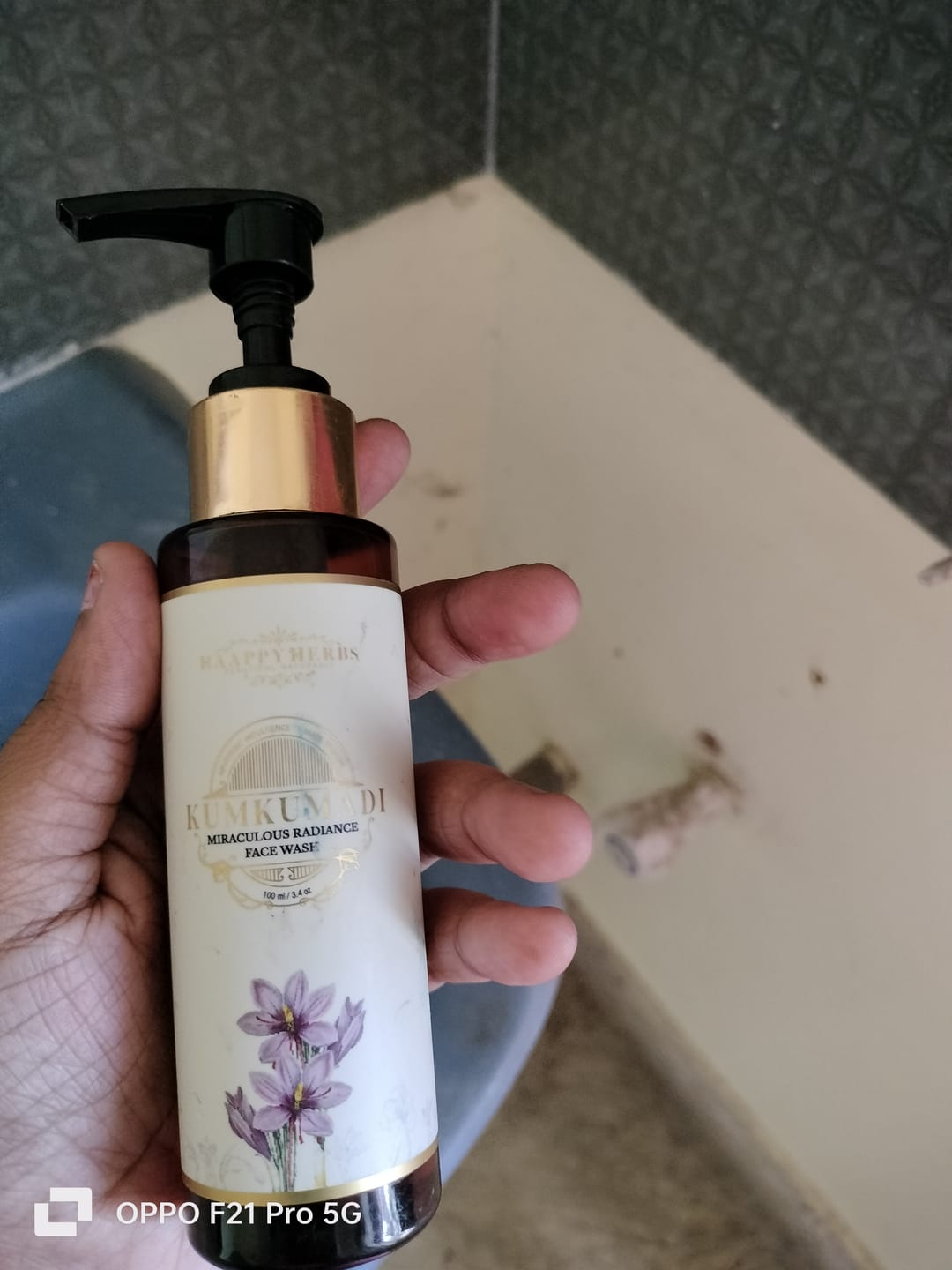 Customer photo review of Kumkumadi Miraculous Radiance Face Wash