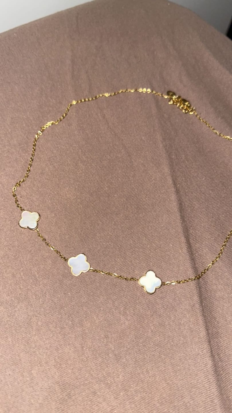 Customer photo review of Three Clovers Kette | 18K vergoldet