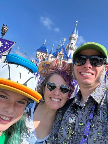 Customer photo review of Disney’s Haunted Mansion “Wall Creeps” – KUNUFLEX Short Sleeve Shirt