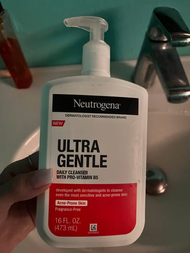 Customer photo review of Ultra Gentle Daily Cleanser with Pro-Vitamin B5 for Acne Prone Skin, Fragrance-Free