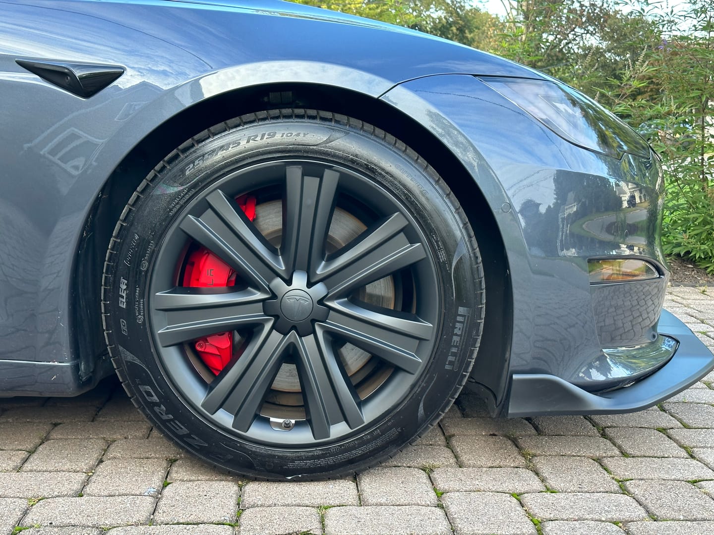 Customer photo review of TESPLUS 19'' Arachnid Style Wheel Cover for Model S/Y