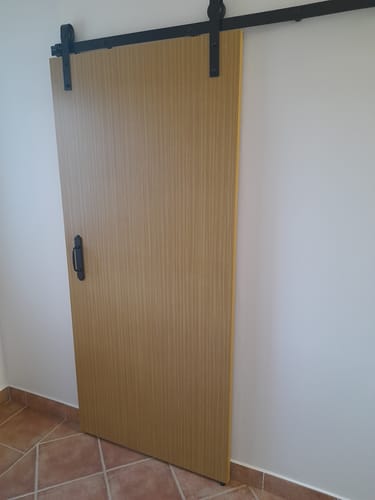 Customer photo review of Manillón modelo 1104 con Placa curva en acabado negro para puertas