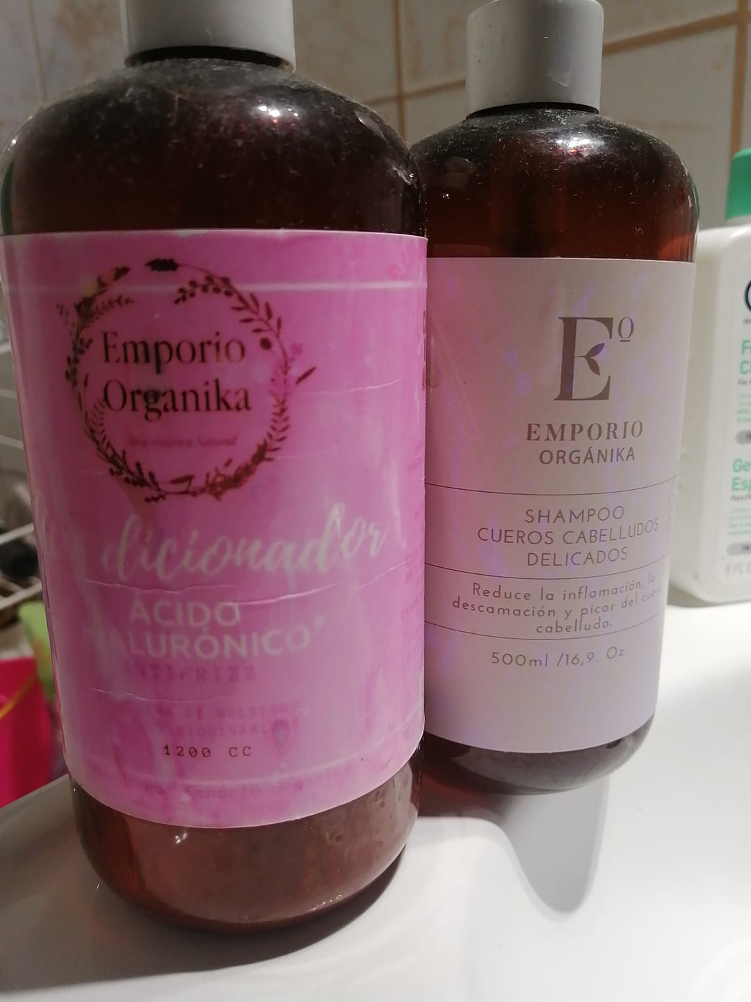 Customer photo review of SHAMPOO FORTALECEDOR TÉ VERDE & ROMERO