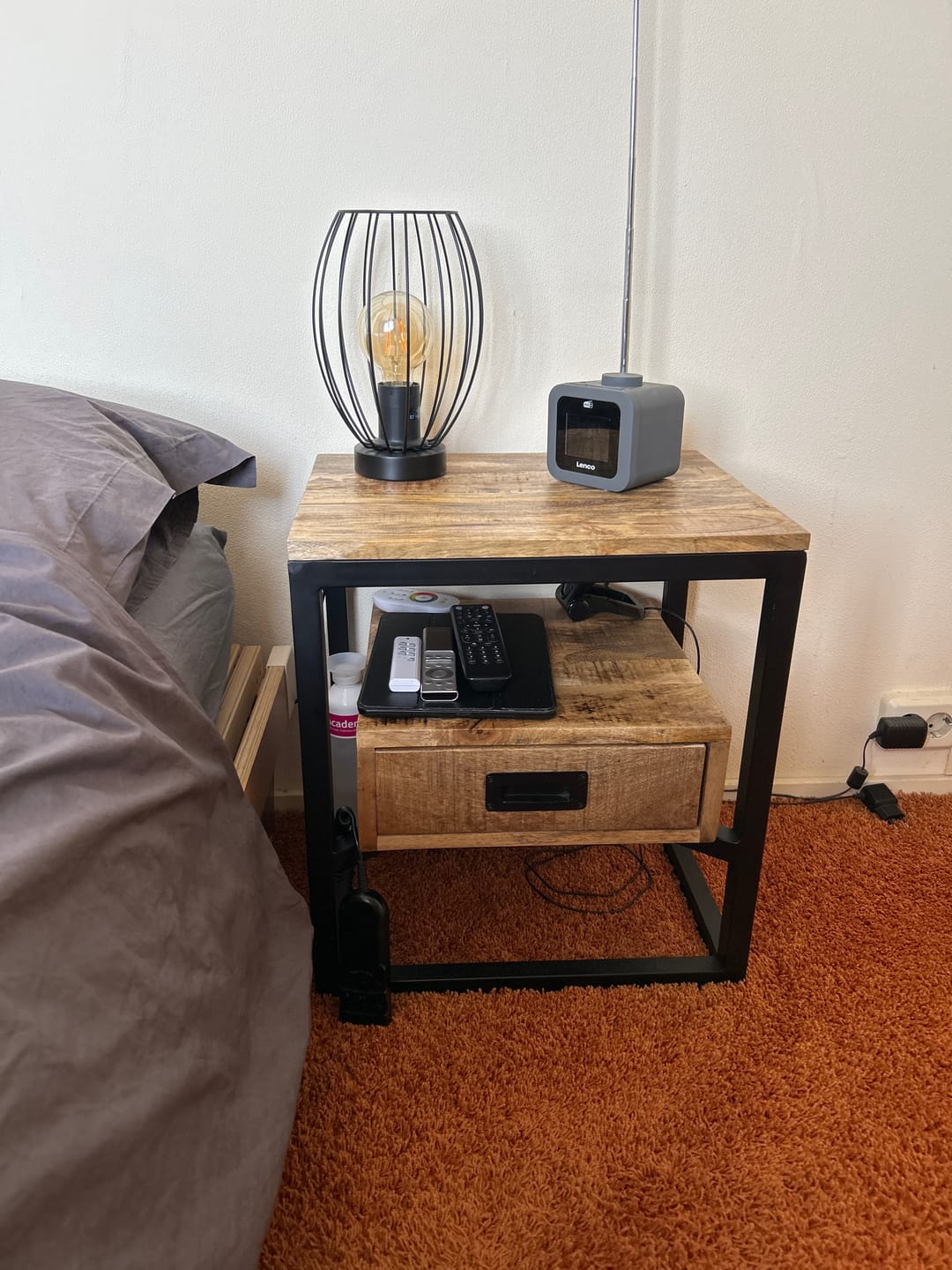 Customer photo review of Bijzettafel / Nachtkastje Industrieel Design | Mangohout en Staal | 45x35x50