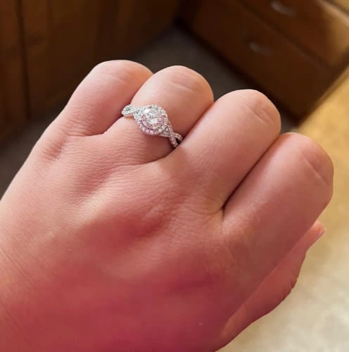 Customer photo review of 【#402】925 Sterling Silver 1.5-ct Moissanite Rings