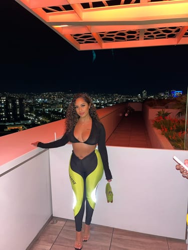 Customer photo review of V CUT Neon Leggings