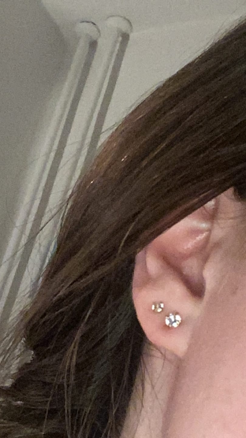 Customer photo review of Bright Diamond Ohrstecker | 18K vergoldet