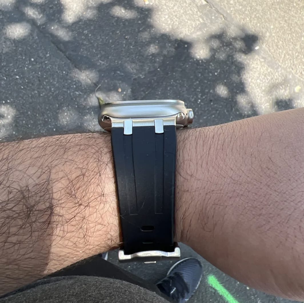 Customer photo review of Ultra Butterfly Clasp Silicone Strap for Apple Watch