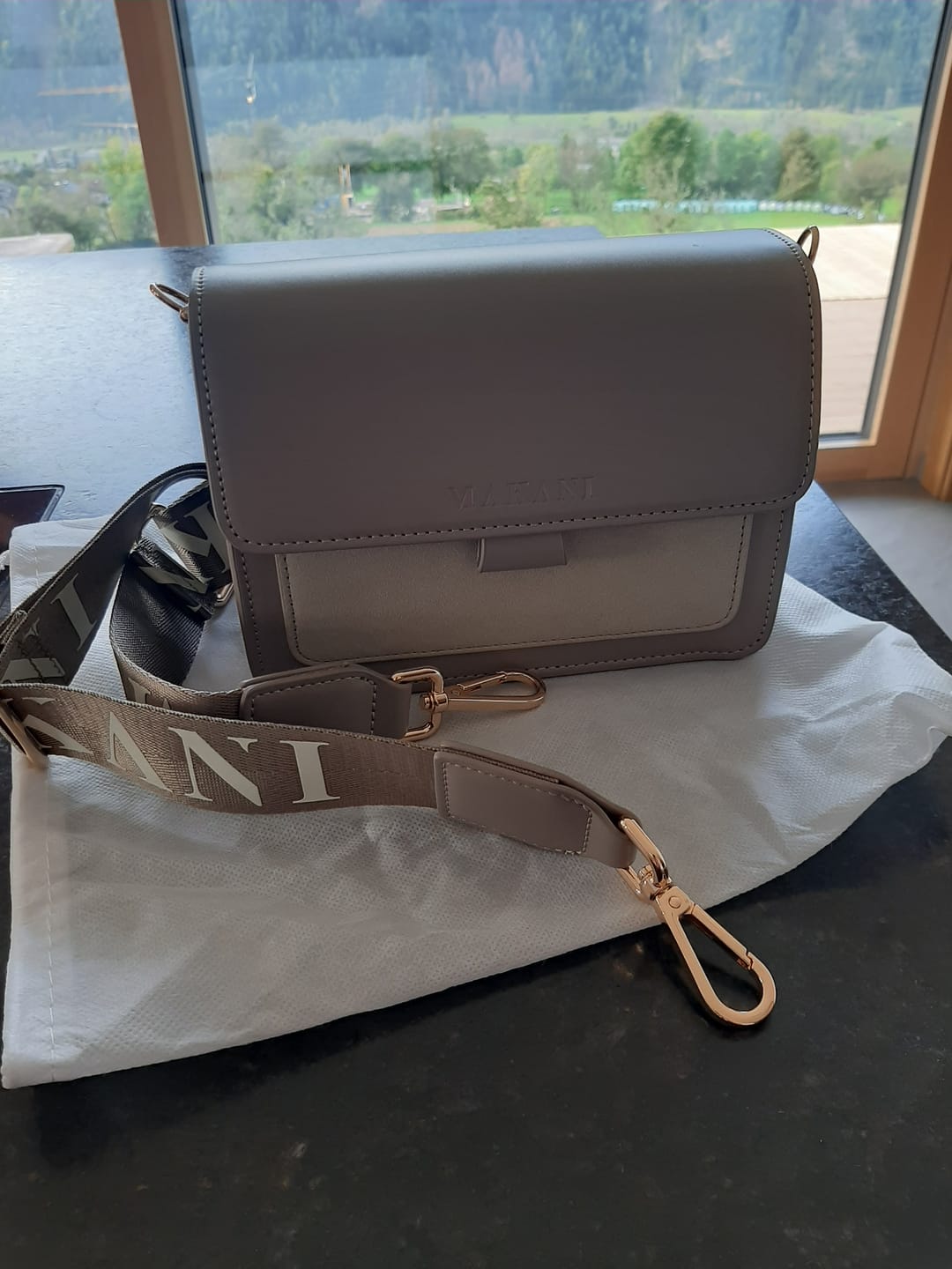 Customer photo review of VALDA - TAUPE