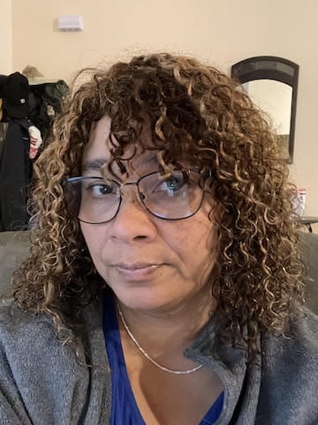 Customer photo review of Luvwin 13x4 Brown Color Water Wave Human Hair Bob Wig Pre-Cut HD Lace