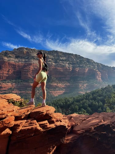 Customer photo review of The V Short / Iced Matcha