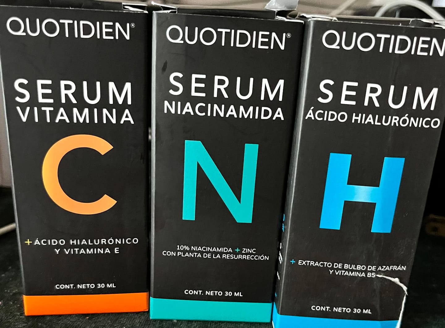 Customer photo review of Kit Los Esenciales (29% OFF) - Serum de Vitamina C 30ml + Serum de Niacinamida 30ml + Serum de Ácido Hialurónico 30ml