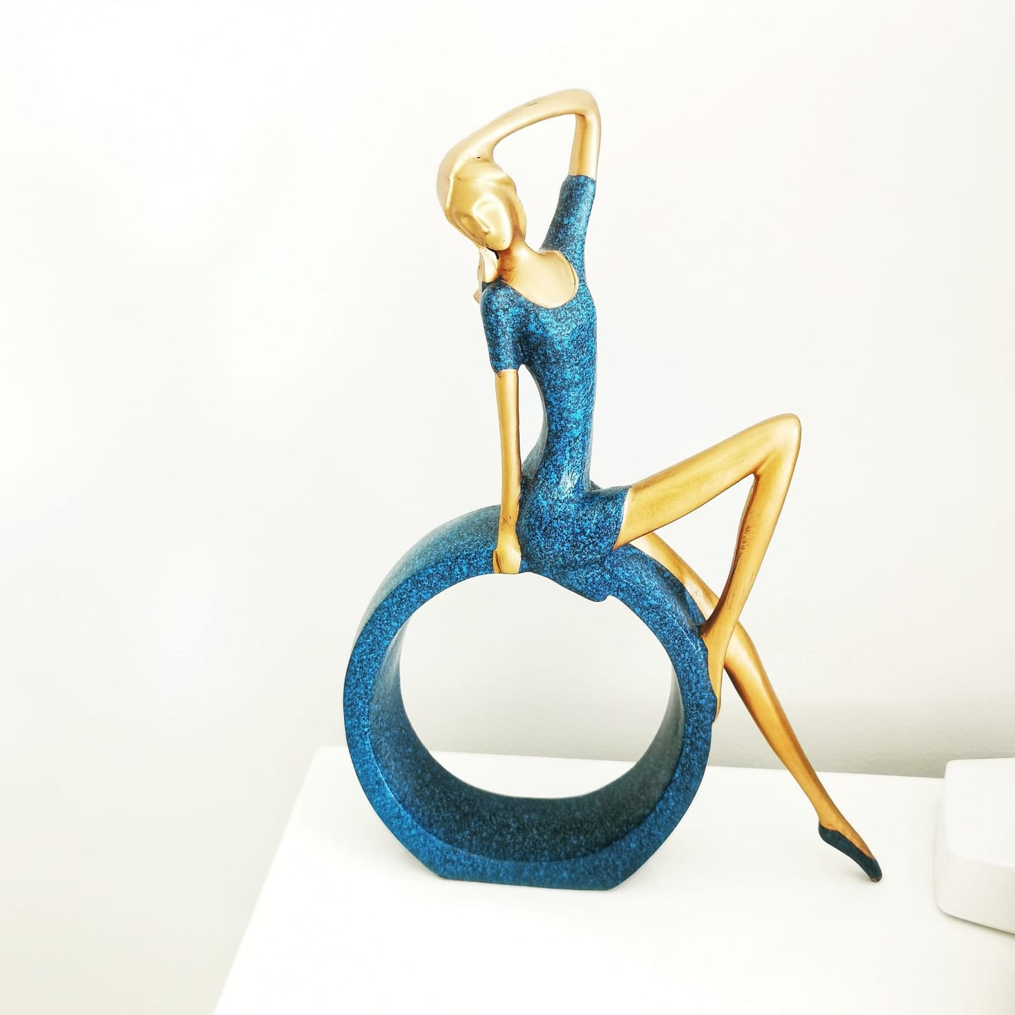 Customer photo review of Statue décorative Femme Élégante