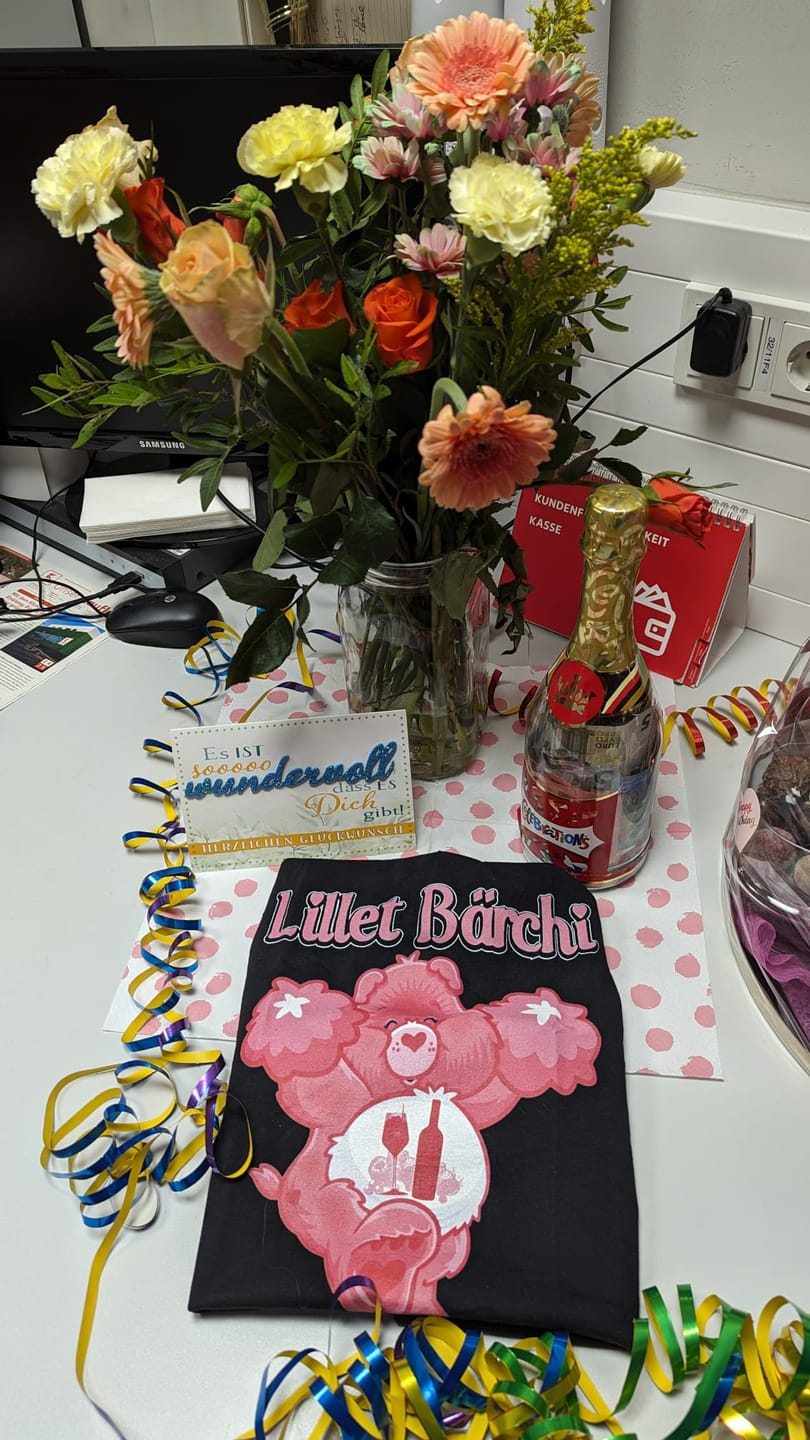 Customer photo review of Lillet Bärchi - Glücksbärchi - V-Neck Damenshirt