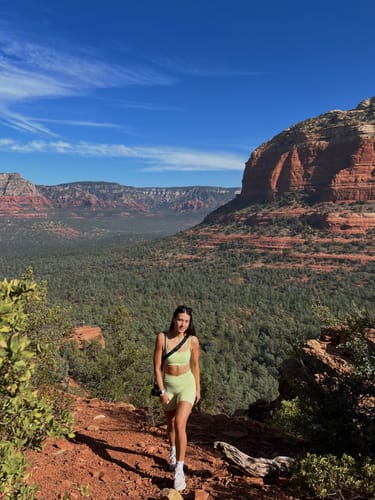 Customer photo review of The V Short / Iced Matcha